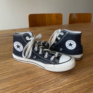 Chuck Taylor’s Size Youth 3